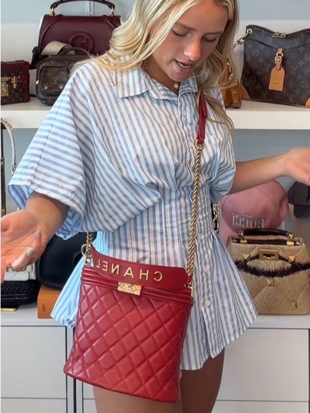 Chanel Boy Bucket Bag - Picture 4 of 8